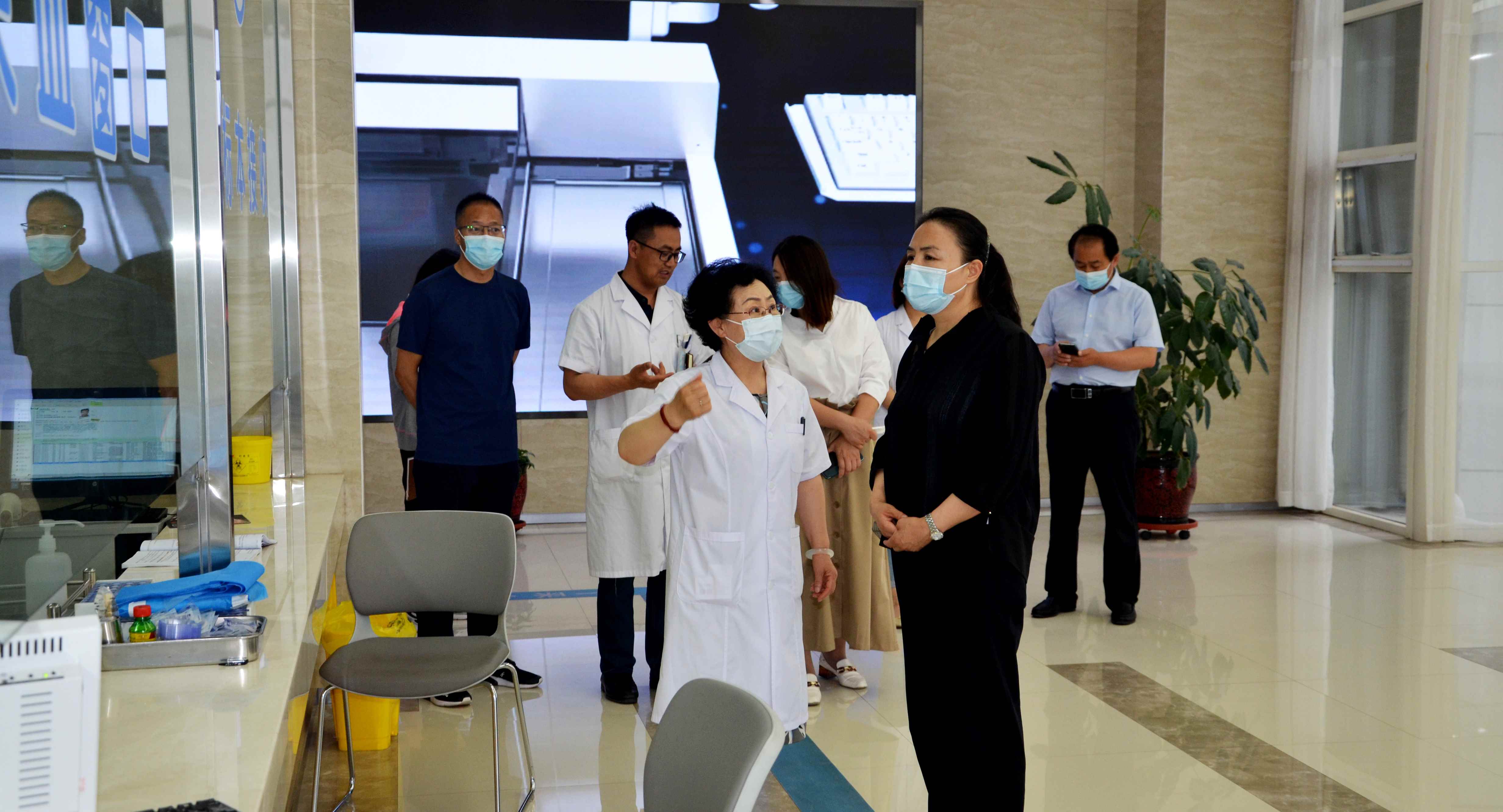 鄂尔多斯应用技术学院党委宣传部副部长丁文彬一行赴鄂尔多斯健康体检中心等各医疗机构开展访企拓岗促就业活动