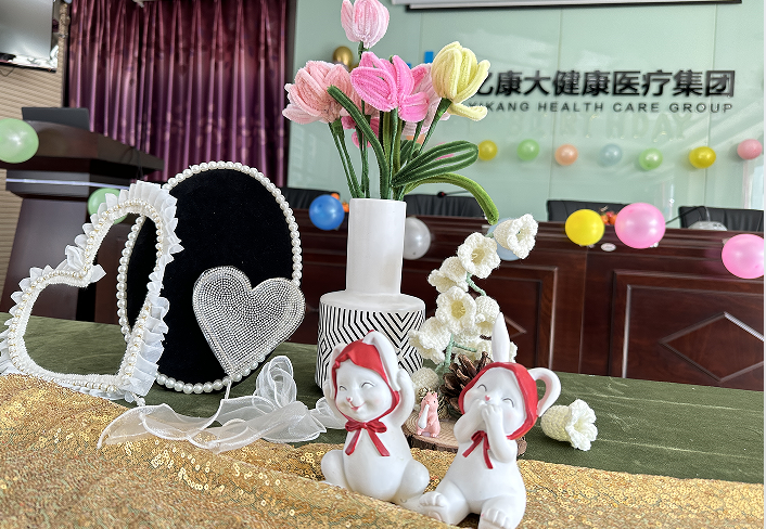 亿康大健康医疗集团开展“花永生 爱永恒”3.8女神节永生花制作暨员工集体生日活动
