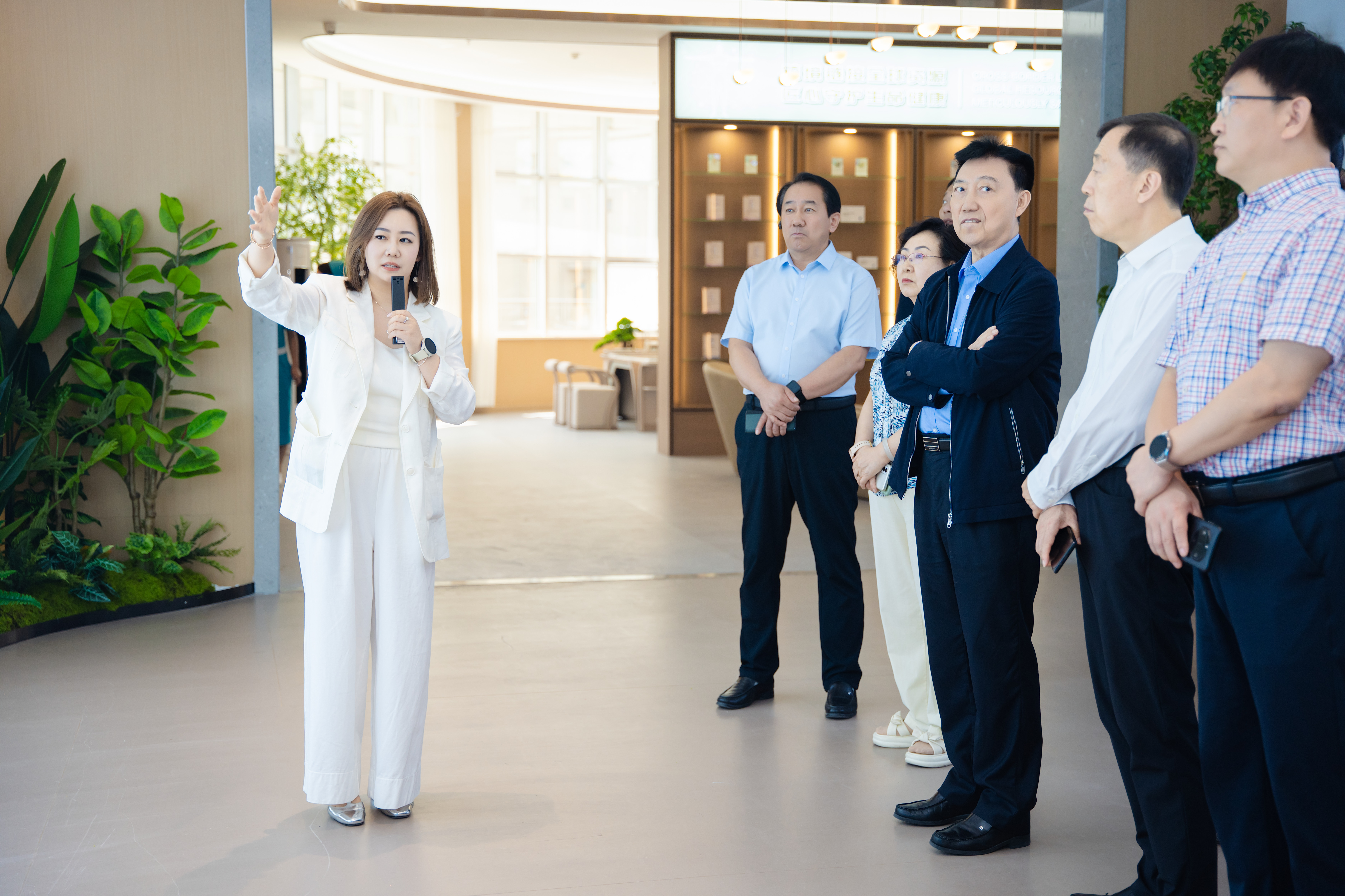 中国健康促进基金会、中国健康管理协会健康管理机构建设分会等相关专家 一行到亿康大健康医疗集团指导工作